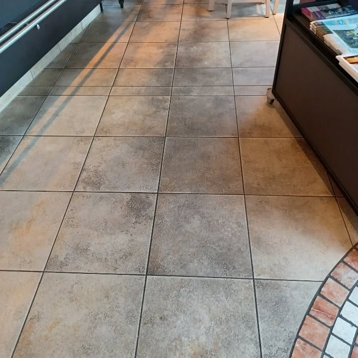 Grundreinigung einer Bäckerei Überzeugen Sie sich selbst von den vorher/nachher Ergebnis!